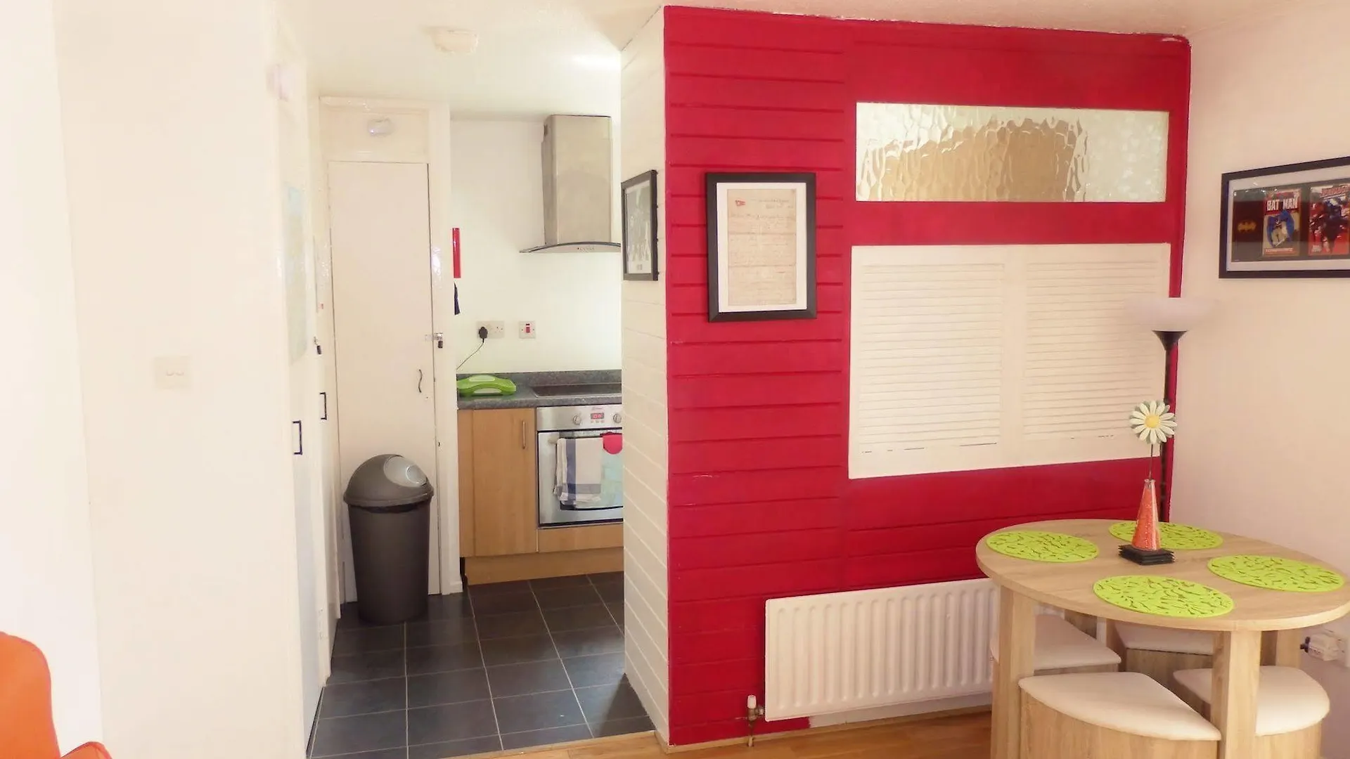 Very Central Location- Free Parking - 2 Bedrooms Belfast