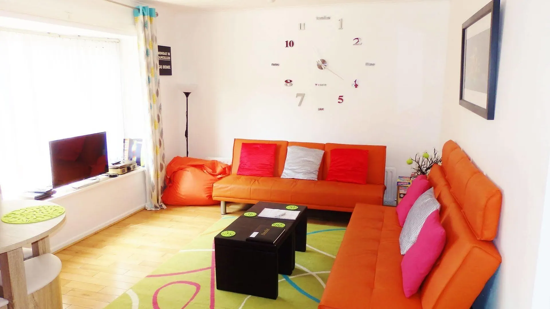 Very Central Location- Free Parking - 2 Bedrooms Belfast 0*,