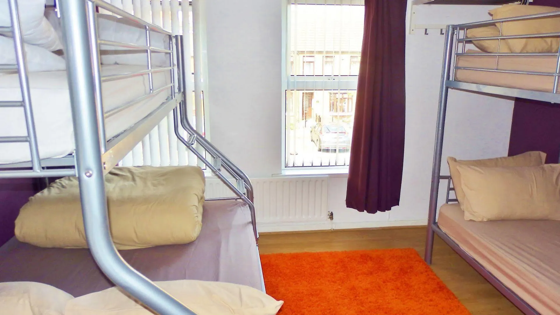 Very Central Location- Free Parking - 2 Bedrooms Belfast 0*,  Reino Unido