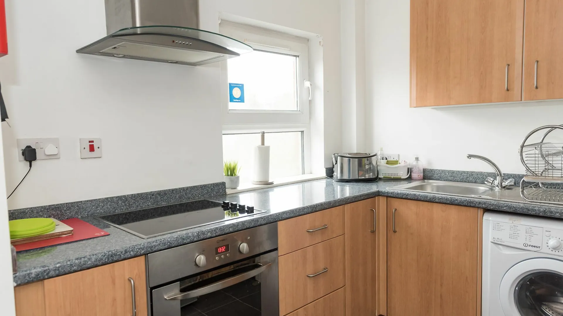 Very Central Location- Free Parking - 2 Bedrooms Belfast 0*,  Reino Unido