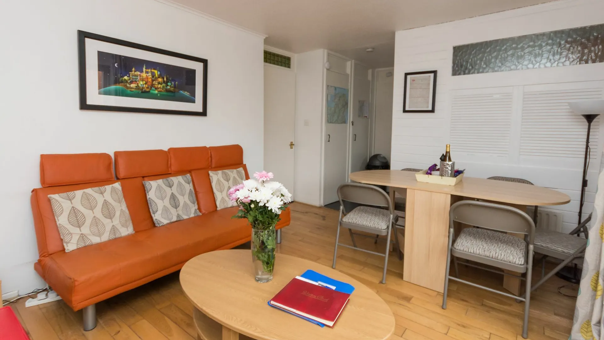 Very Central Location- Free Parking - 2 Bedrooms Belfast 0*,