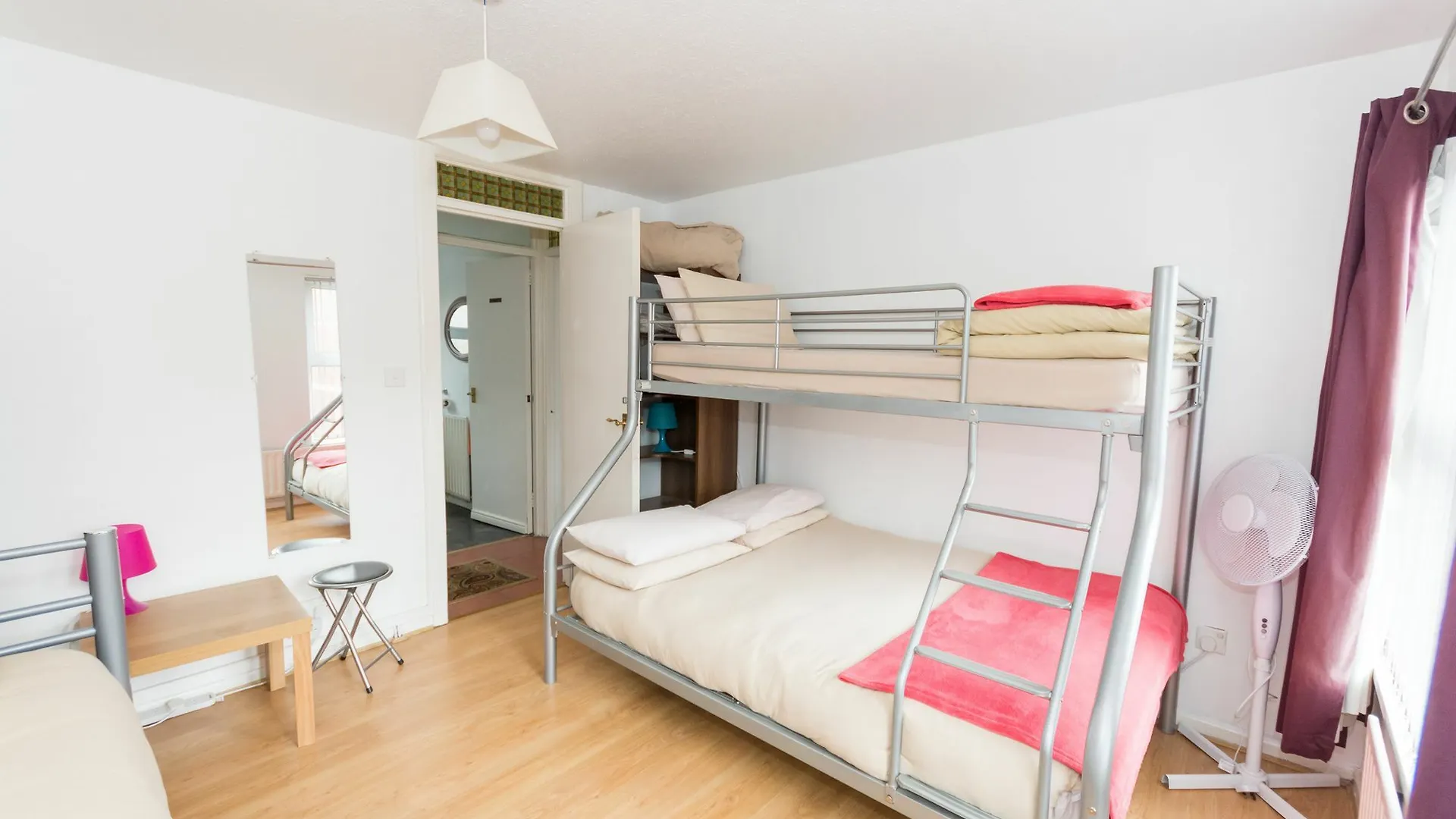 Very Central Location- Free Parking - 2 Bedrooms Belfast 0*,